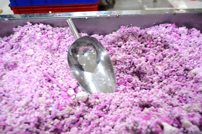 Ống hút làm từ… bột: Cận cảnh quy trình sản xuất - ảnh 1