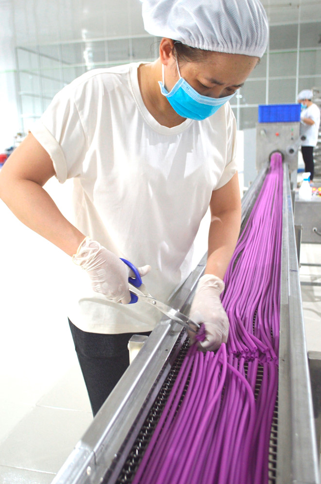 Ống hút làm từ… bột: Cận cảnh quy trình sản xuất - ảnh 3