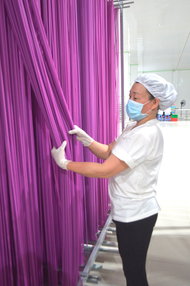 Ống hút làm từ… bột: Cận cảnh quy trình sản xuất - ảnh 5