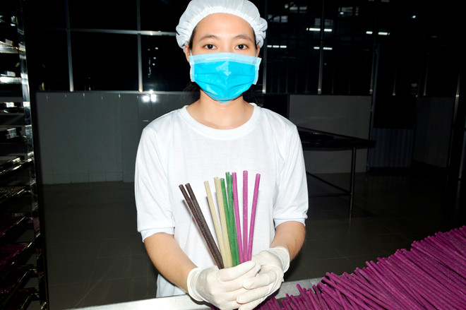 Ống hút làm từ… bột: Cận cảnh quy trình sản xuất - ảnh 8