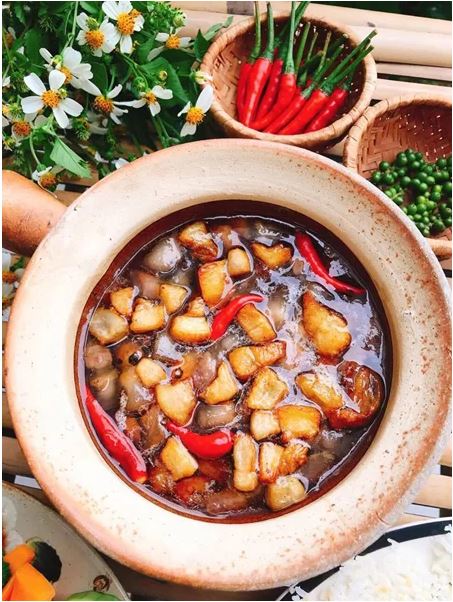 Cơm cháy, rau củ luộc chấm kho quẹt